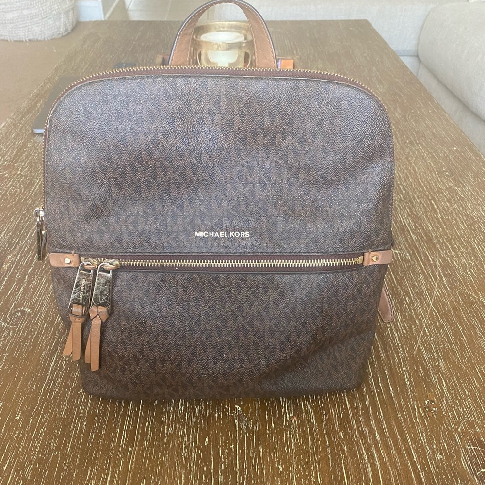 Michael Kors Medium Slim Backpack-Dallas Rhea style